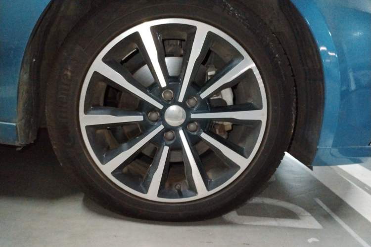 Used Roewe i6 New Energy 2017 45T Hybrid Connective Smart Luxury Edition Right Front Wheel Hub