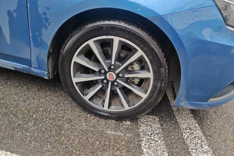 Used Roewe i6 New Energy 2017 45T Hybrid Connective Smart Luxury Edition Right Front Wheel Hub