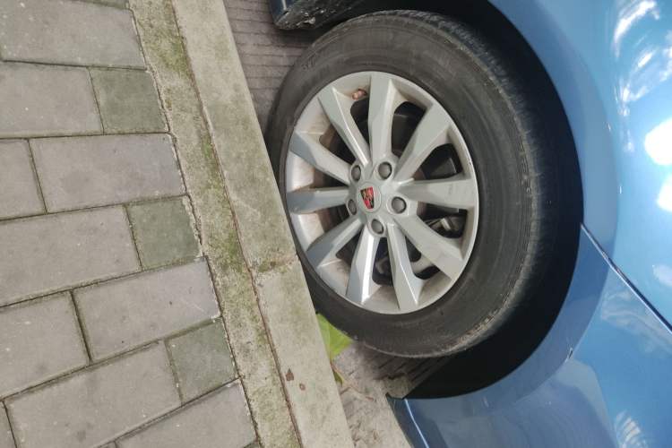 Used Roewe i6 New Energy 2017 45T Hybrid Connect & Smart Enjoyment Edition Right Front Wheel Hub