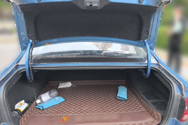Used Roewe i6 New Energy 2017 45T Hybrid Connect & Smart Enjoyment Edition Trunk