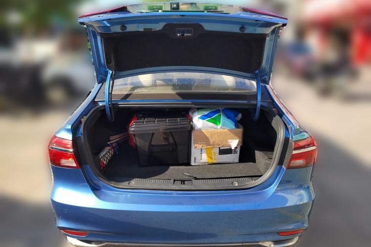Used Roewe i6 New Energy 2017 45T Hybrid Connective Smart Luxury Edition Trunk