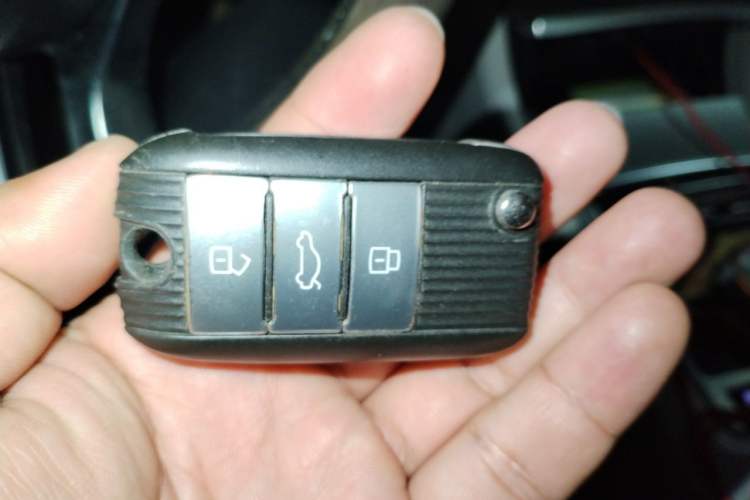 Used Roewe i6 New Energy 2017 45T Hybrid Connective Smart Luxury Edition Vehicle Key