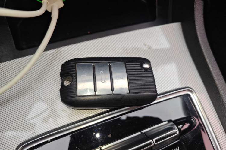 Used Roewe i6 New Energy 2017 45T Hybrid Connective Smart Luxury Edition Vehicle Key