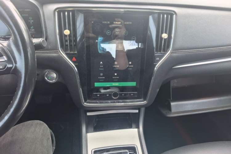 Used Roewe i6 New Energy 2017 45T Hybrid Connect & Smart Enjoyment Edition Audio And AC Panel