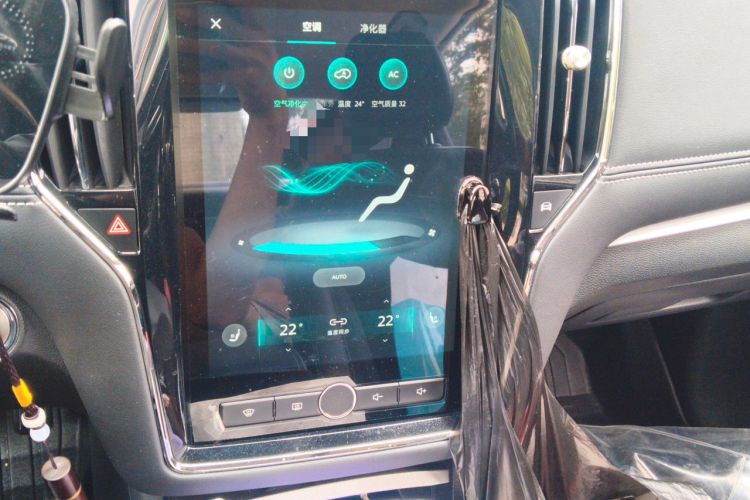 Used Roewe i6 New Energy 2017 45T Hybrid Connective Smart Luxury Edition Audio And AC Panel