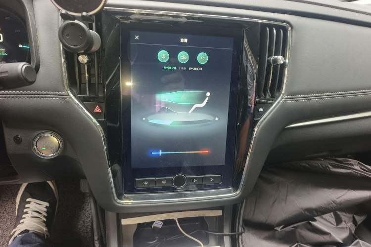 Used Roewe i6 New Energy 2017 45T Hybrid Connect & Smart Enjoyment Edition Audio And AC Panel