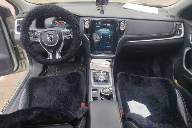 Used Roewe i6 New Energy 2017 45T Hybrid Connect & Smart Enjoyment Edition Center Console