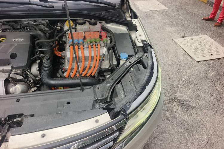Used Roewe i6 New Energy 2017 45T Hybrid Connect & Smart Enjoyment Edition Engine Bay Left
