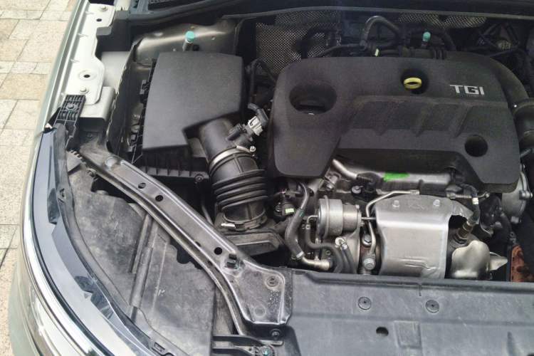 Used Roewe i6 New Energy 2017 45T Hybrid Connective Smart Luxury Edition Engine Bay Right