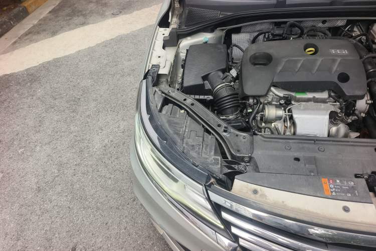 Used Roewe i6 New Energy 2017 45T Hybrid Connect & Smart Enjoyment Edition Engine Bay Right