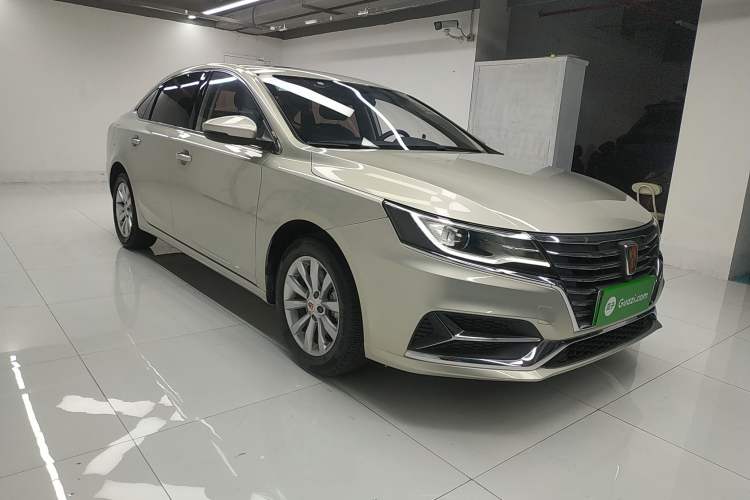 Used Roewe i6 New Energy 2017 45T Hybrid Connect & Smart Enjoyment Edition Front Right 45 Deg