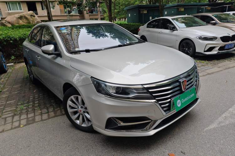 Used Roewe i6 New Energy 2017 45T Hybrid Connect & Smart Enjoyment Edition Front Right 45 Deg