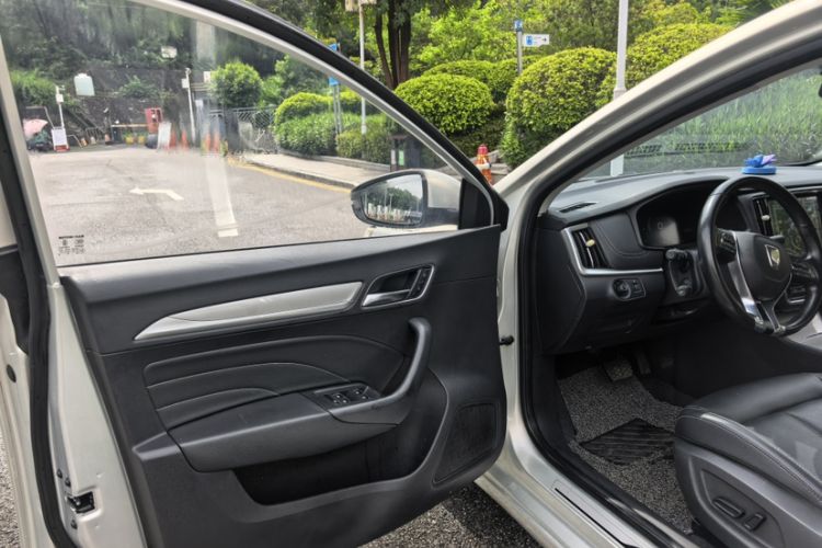 Used Roewe i6 New Energy 2017 45T Hybrid Connect & Smart Enjoyment Edition Interior 3