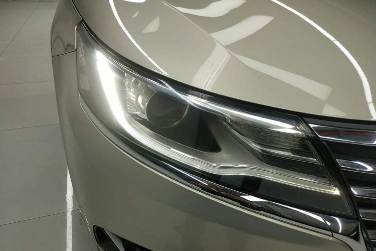 Used Roewe i6 New Energy 2017 45T Hybrid Connect & Smart Enjoyment Edition Right Front Headlight
