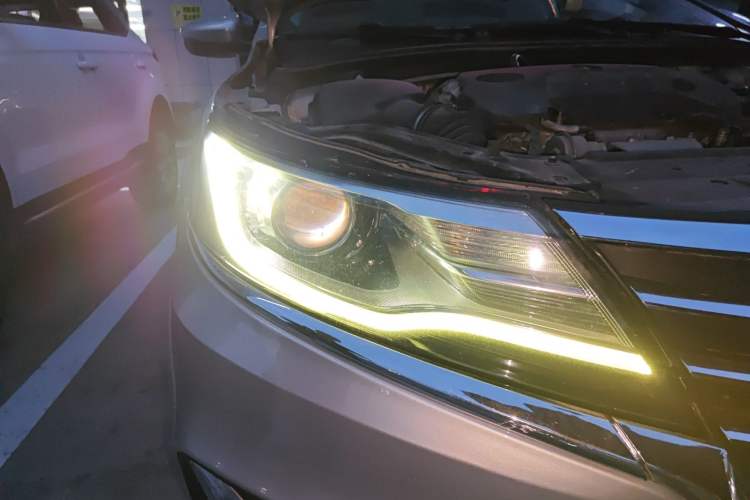 Used Roewe i6 New Energy 2017 45T Hybrid Connect & Smart Enjoyment Edition Right Front Headlight
