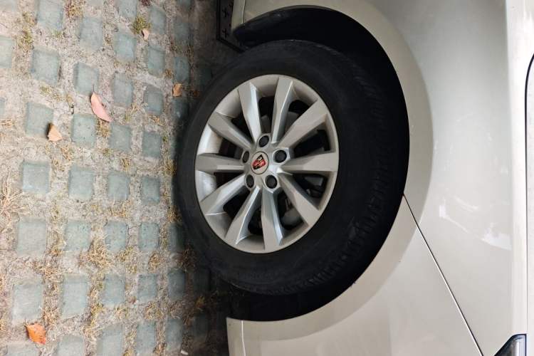 Used Roewe i6 New Energy 2017 45T Hybrid Connect & Smart Enjoyment Edition Right Front Wheel Hub