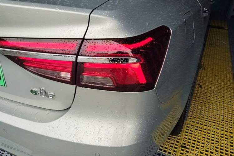 Used Roewe i6 New Energy 2017 45T Hybrid Connect & Smart Enjoyment Edition Right Rear Taillight