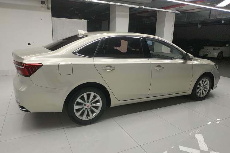 Used Roewe i6 New Energy 2017 45T Hybrid Connect & Smart Enjoyment Edition Right Side