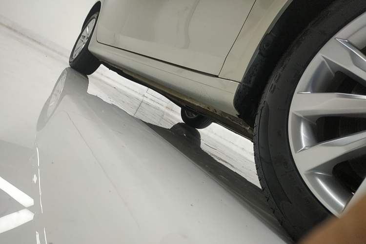 Used Roewe i6 New Energy 2017 45T Hybrid Connect & Smart Enjoyment Edition Right Side Sill