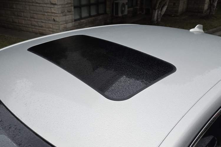 Used Roewe i6 New Energy 2017 45T Hybrid Connect & Smart Enjoyment Edition Roof