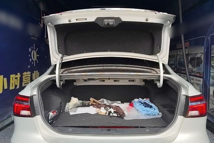 Used Roewe i6 New Energy 2017 45T Hybrid Connect & Smart Enjoyment Edition Trunk