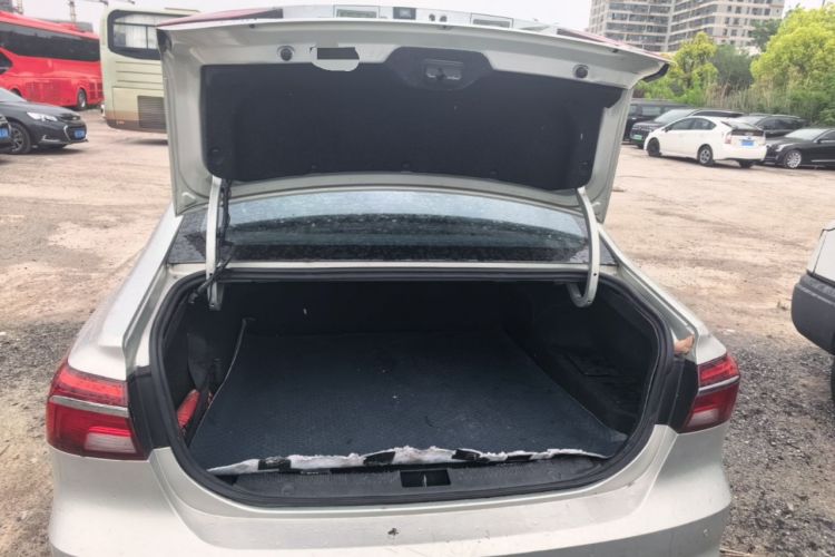 Used Roewe i6 New Energy 2017 45T Hybrid Connect & Smart Enjoyment Edition Trunk