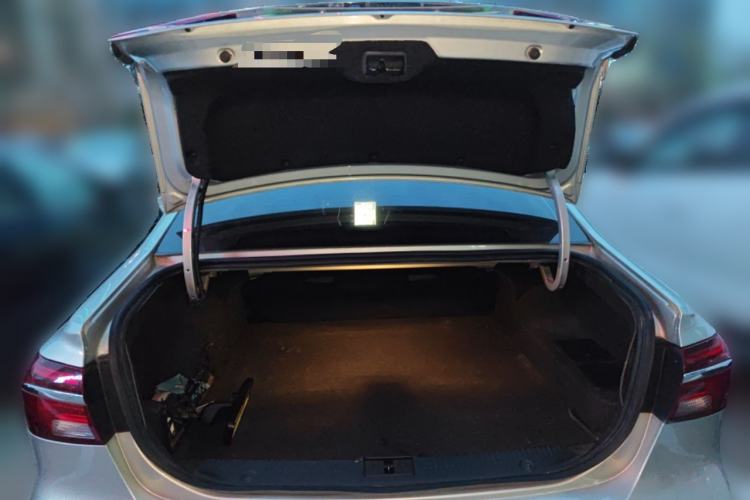 Used Roewe i6 New Energy 2017 45T Hybrid Connect & Smart Enjoyment Edition Trunk
