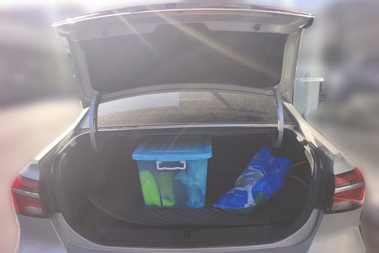 Used Roewe i6 New Energy 2017 45T Hybrid Connect & Smart Enjoyment Edition Trunk