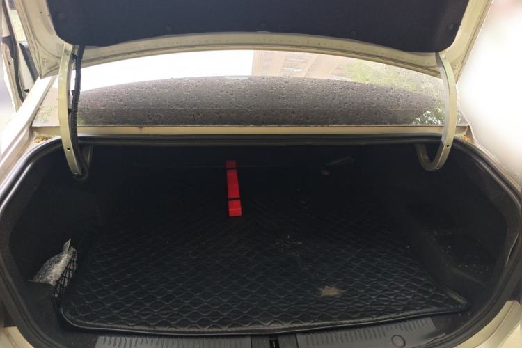 Used Roewe i6 New Energy 2017 45T Hybrid Connect & Smart Enjoyment Edition Trunk