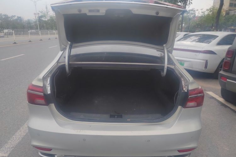 Used Roewe i6 New Energy 2017 45T Hybrid Connect & Smart Enjoyment Edition Trunk