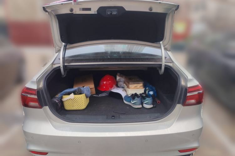 Used Roewe i6 New Energy 2017 45T Hybrid Connect & Smart Enjoyment Edition Trunk