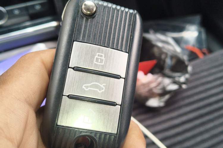 Used Roewe i6 New Energy 2017 45T Hybrid Connective Smart Luxury Edition Vehicle Key