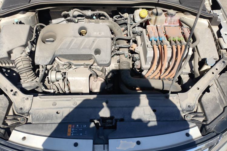 Used Roewe i6 New Energy 2017 45T Hybrid Connective Smart Luxury Edition Engine Bay