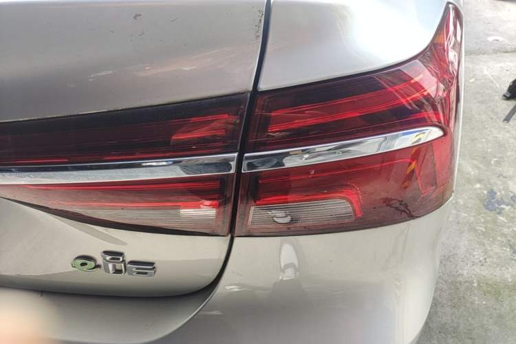 Used Roewe i6 New Energy 2017 45T Hybrid Connect & Smart Enjoyment Edition Exterior 3