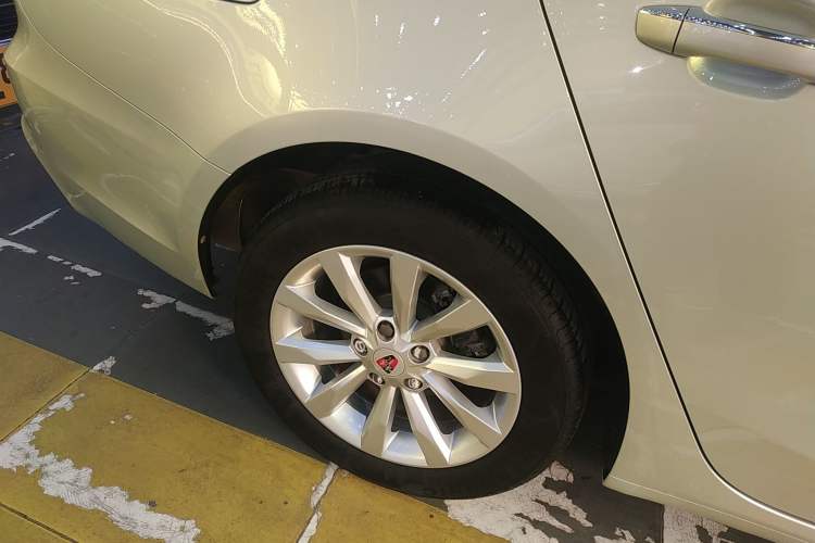 Used Roewe i6 New Energy 2017 45T Hybrid Connect & Smart Enjoyment Edition Exterior 8