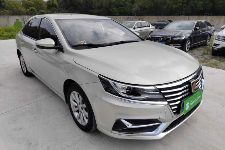 Used Roewe i6 New Energy 2017 45T Hybrid Connect & Smart Enjoyment Edition Front Right 45 Deg