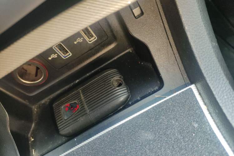 Used Roewe i6 New Energy 2017 45T Hybrid Connect & Smart Enjoyment Edition Interior 1