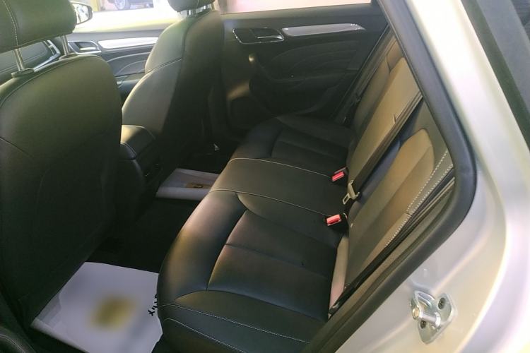 Used Roewe i6 New Energy 2017 45T Hybrid Connect & Smart Enjoyment Edition Interior 4