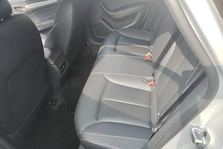 Used Roewe i6 New Energy 2017 45T Hybrid Connect & Smart Enjoyment Edition Left Rear Seat