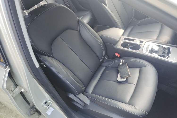 Used Roewe i6 New Energy 2017 45T Hybrid Connect & Smart Enjoyment Edition Right Front Seat