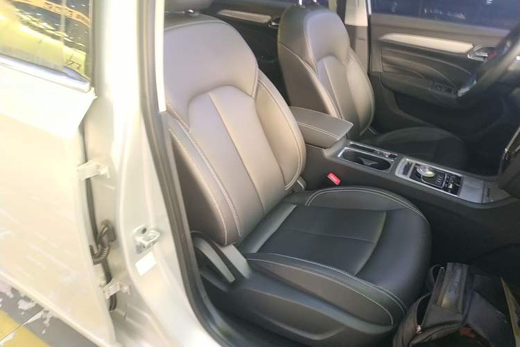 Used Roewe i6 New Energy 2017 45T Hybrid Connect & Smart Enjoyment Edition Right Front Seat