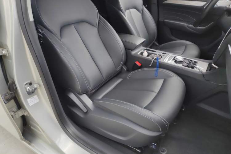 Used Roewe i6 New Energy 2017 45T Hybrid Connect & Smart Enjoyment Edition Right Front Seat