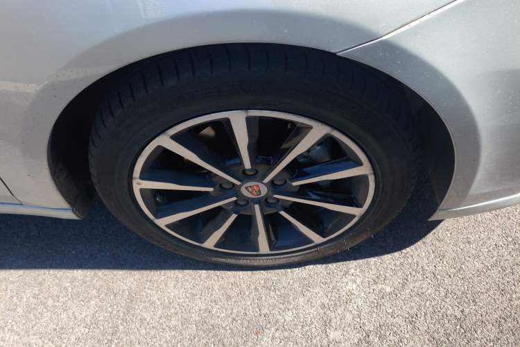 Used Roewe i6 New Energy 2017 45T Hybrid Connective Smart Luxury Edition Right Front Wheel Hub