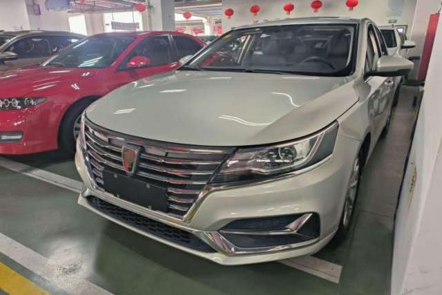 Ojetý Roewe i6 New Energy 2017 45T Hybrid Connect & Smart Enjoyment Edition