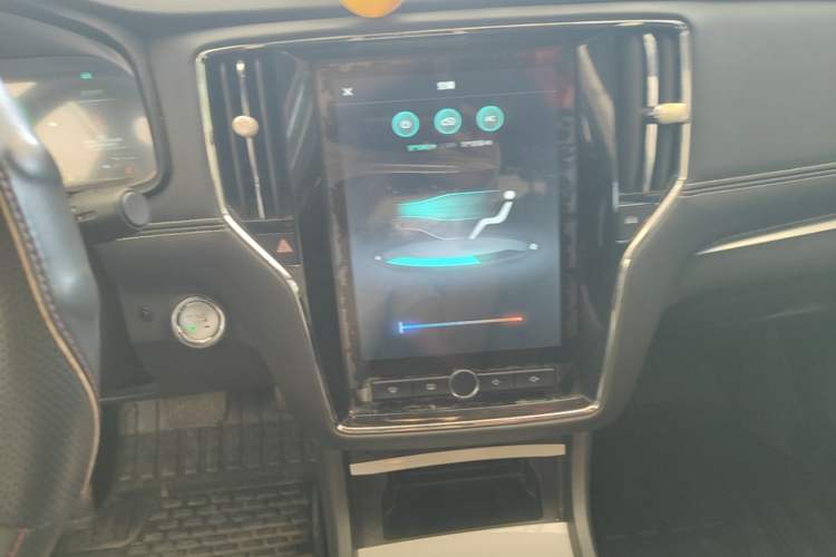 Used Roewe i6 New Energy 2017 45T Hybrid Connect & Smart Enjoyment Edition Audio And AC Panel