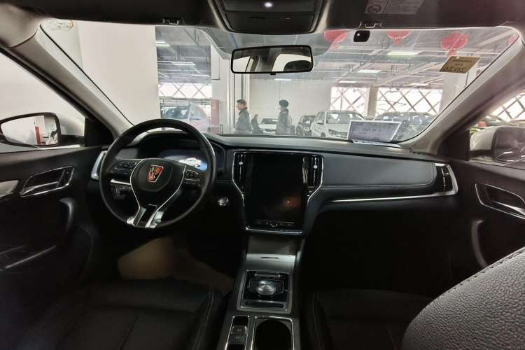 Used Roewe i6 New Energy 2017 45T Hybrid Connect & Smart Enjoyment Edition Interior 1