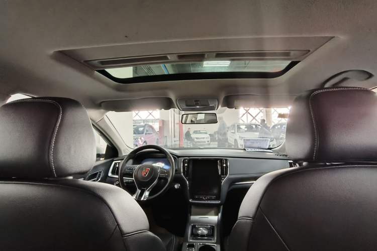 Used Roewe i6 New Energy 2017 45T Hybrid Connect & Smart Enjoyment Edition Interior 2