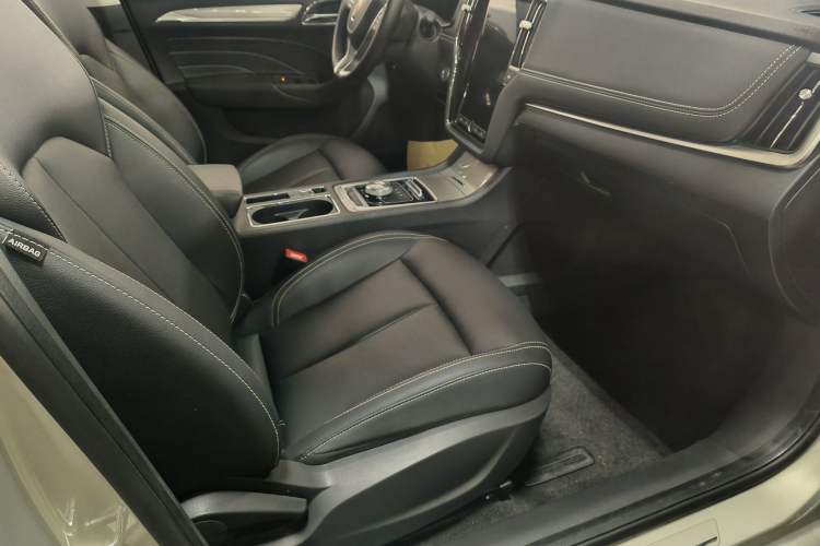 Used Roewe i6 New Energy 2017 45T Hybrid Connect & Smart Enjoyment Edition Interior 3