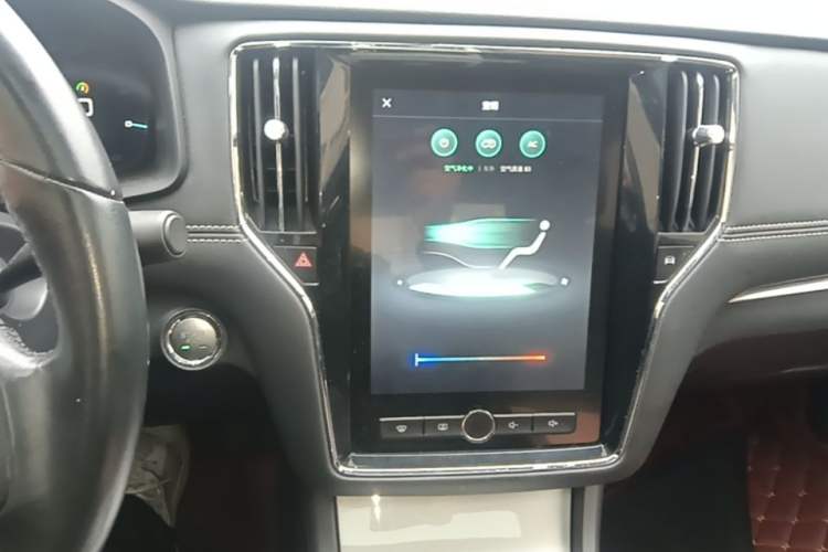 Used Roewe i6 New Energy 2017 45T Hybrid Connect & Smart Enjoyment Edition Audio And AC Panel