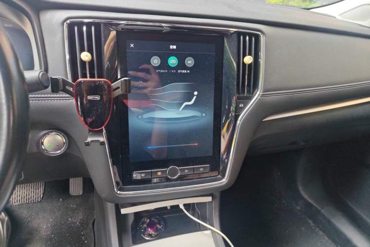 Used Roewe i6 New Energy 2017 45T Hybrid Connect & Smart Enjoyment Edition Audio And AC Panel